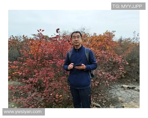 小书签足球球星背后的故事与成就解析,带你走近这些传奇人物的成长历程 小书签足球球星背后的故事与成就解析,带你走近这些传奇人物的成长历程